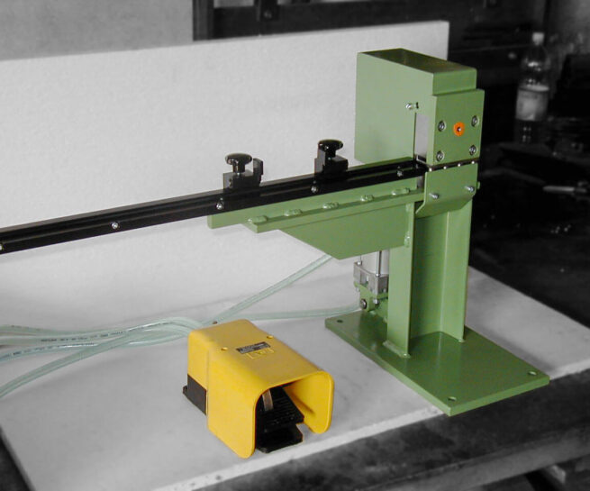 Stanzwerkzeug zum Ausklinken von Dichtungsprofilen